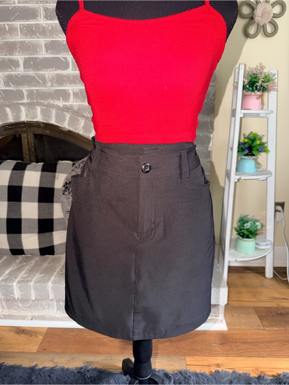 Eddie Bauer Black Mini Skirt with Single Button Waist with built in shorts. Sz 8
